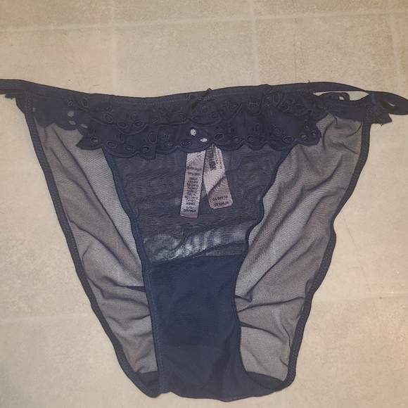 NWT Victoria secret pantie - Picture 1 of 3